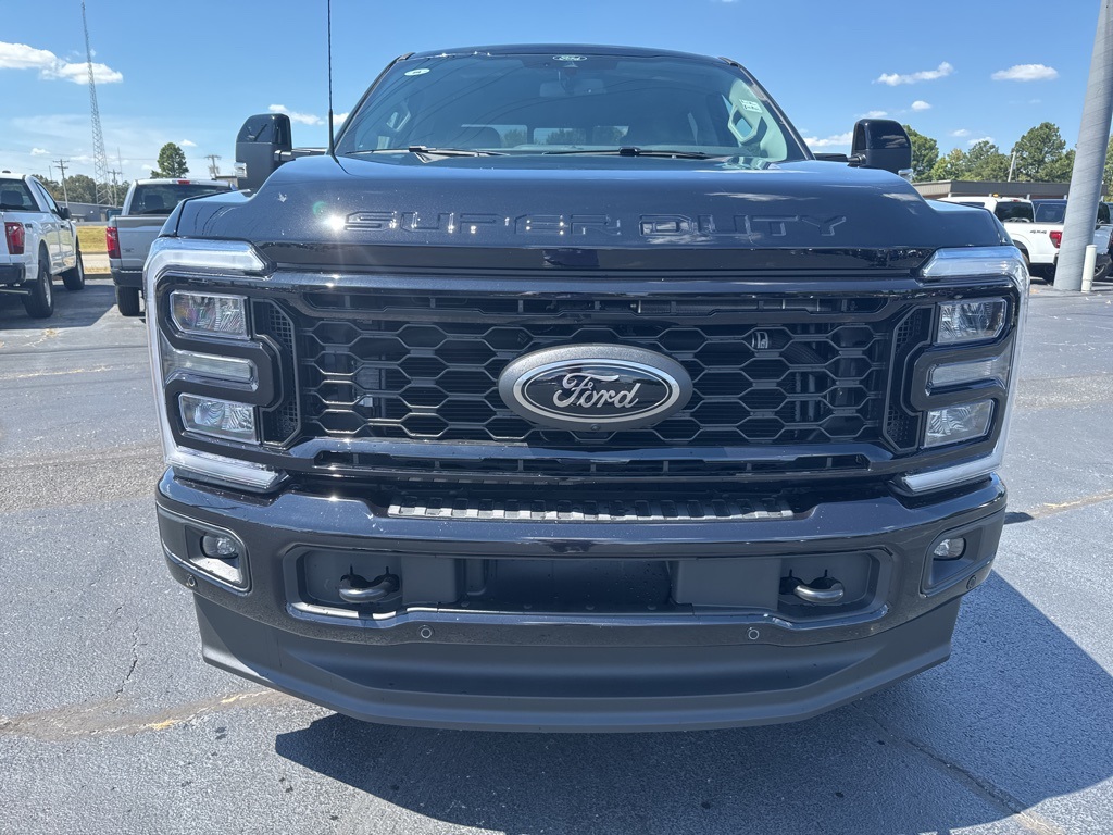 2025 Ford F-350 Lariat photo 2
