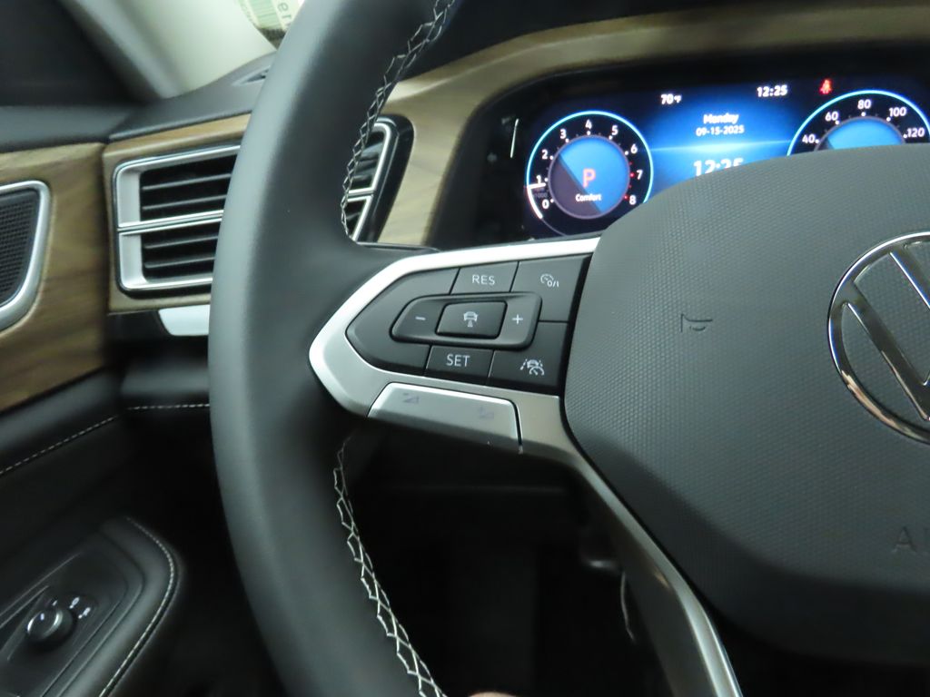 2026 Volkswagen Atlas SE Technology photo 11