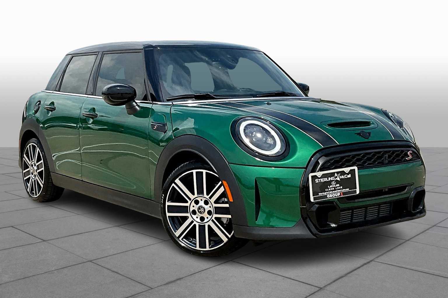 2022 Mini Cooper 4 Door Hardtop S photo 2