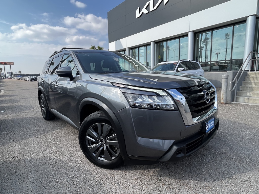 2022 Nissan Pathfinder SV's photo