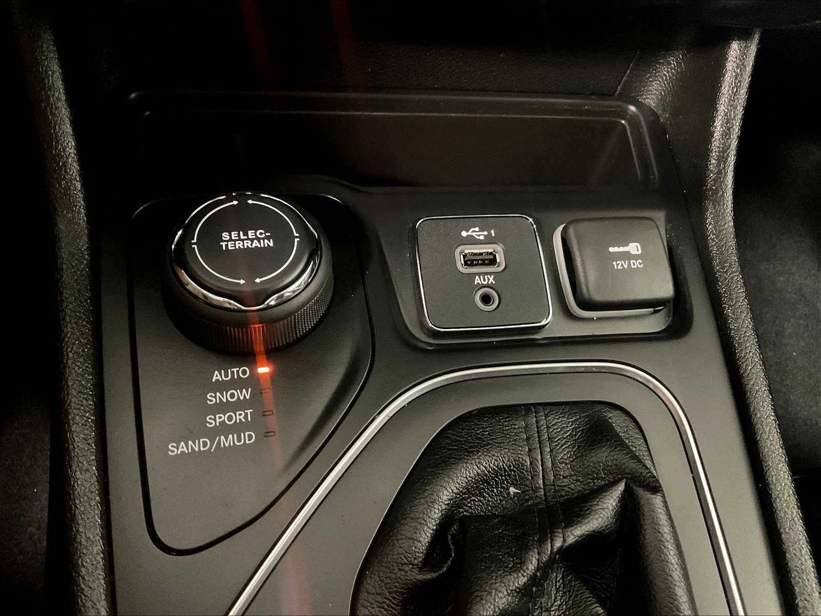 2021 Jeep Cherokee Latitude photo 25