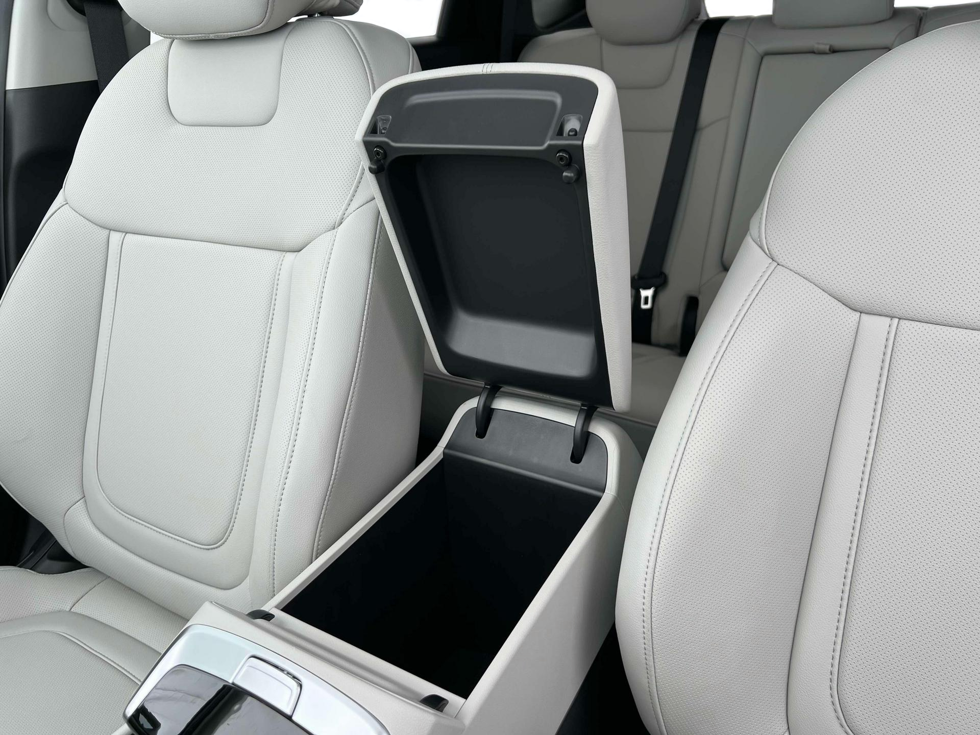 New 2025 White Hyundai SEL Convenience image 53