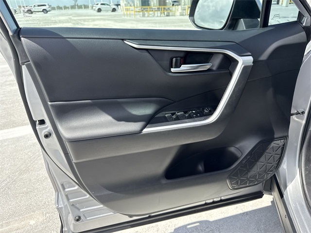 2022 Toyota RAV4 XLE photo 13