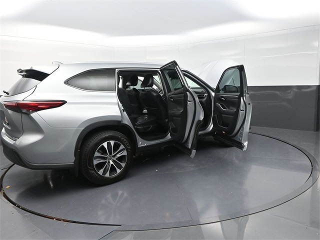 2022 Toyota Highlander XLE photo 40