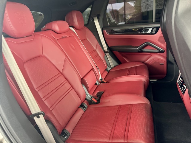 2022 Porsche Cayenne Platinum Edition photo 21