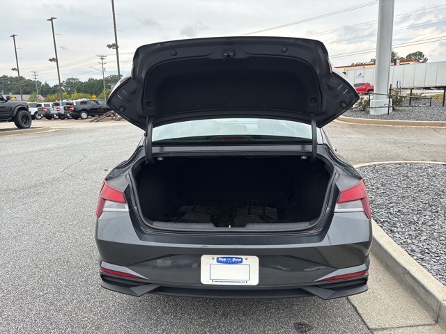 2021 Hyundai Elantra SEL photo 25