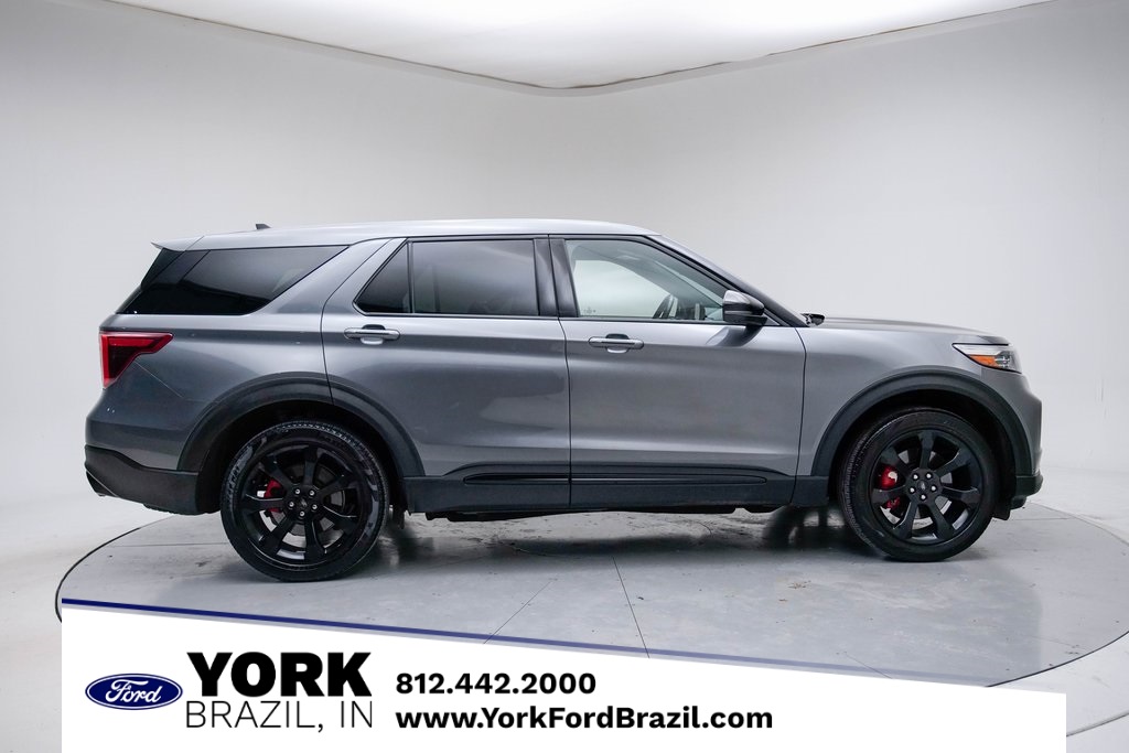 2022 Ford Explorer ST's photo