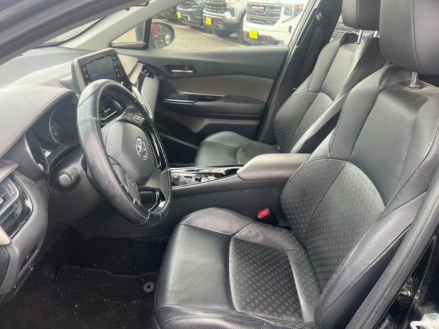 2021 Toyota C-HR LE photo 3