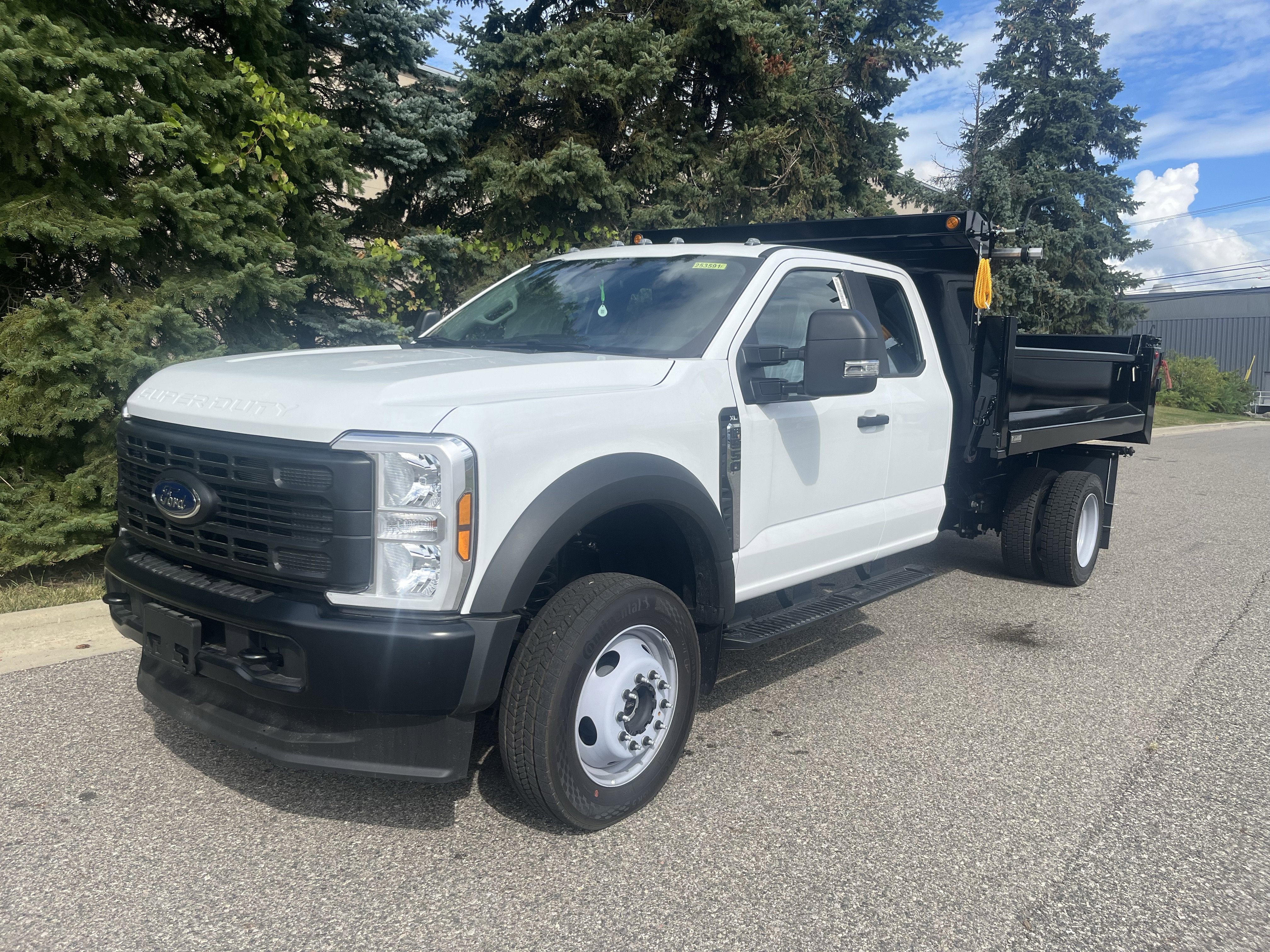 2025 Ford F-550 Super Duty Chassis Cab XL's photo