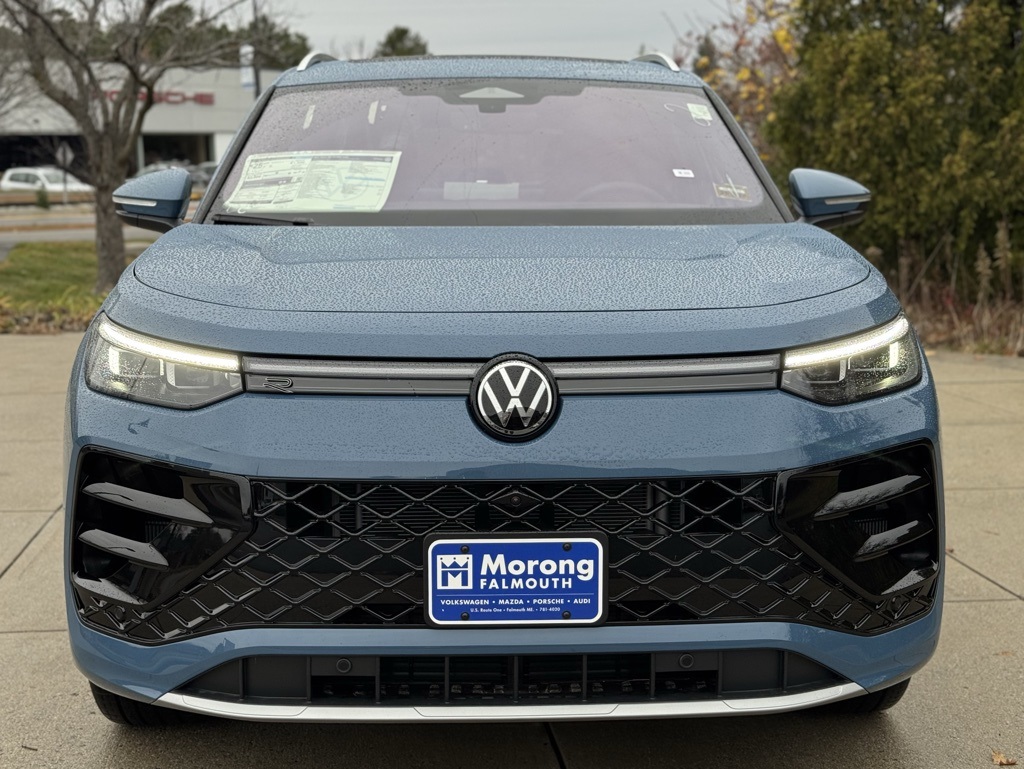 2026 Volkswagen Tiguan SEL R-Line photo 2