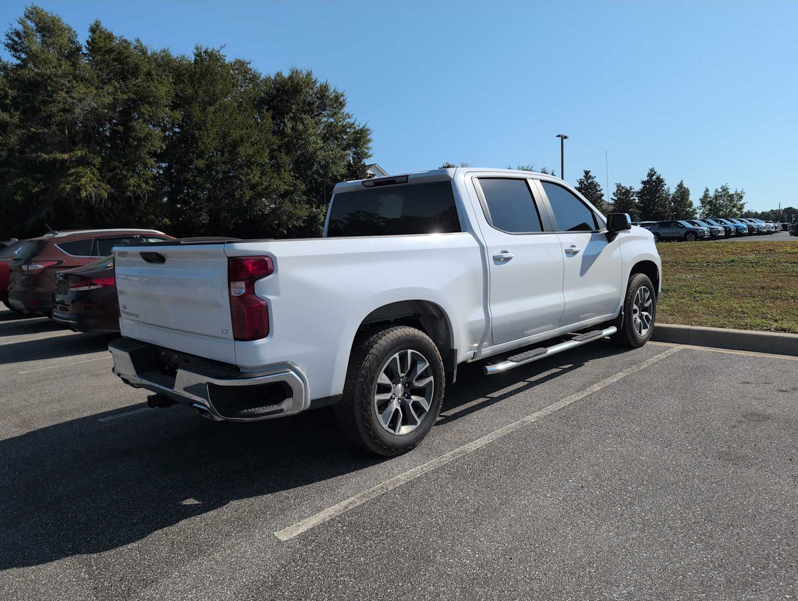 2025 Chevrolet Silverado 1500 LT photo 4