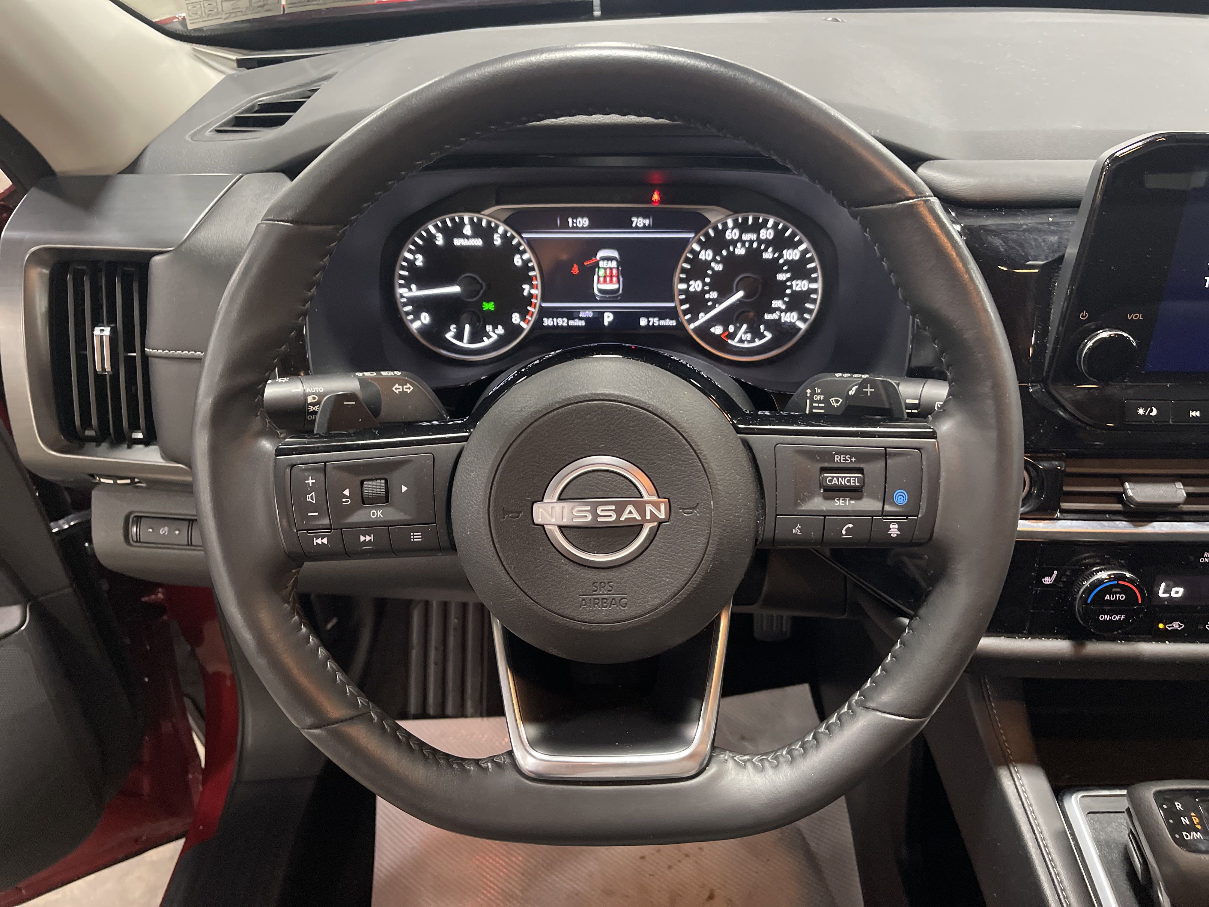 2023 Nissan Pathfinder SL photo 4