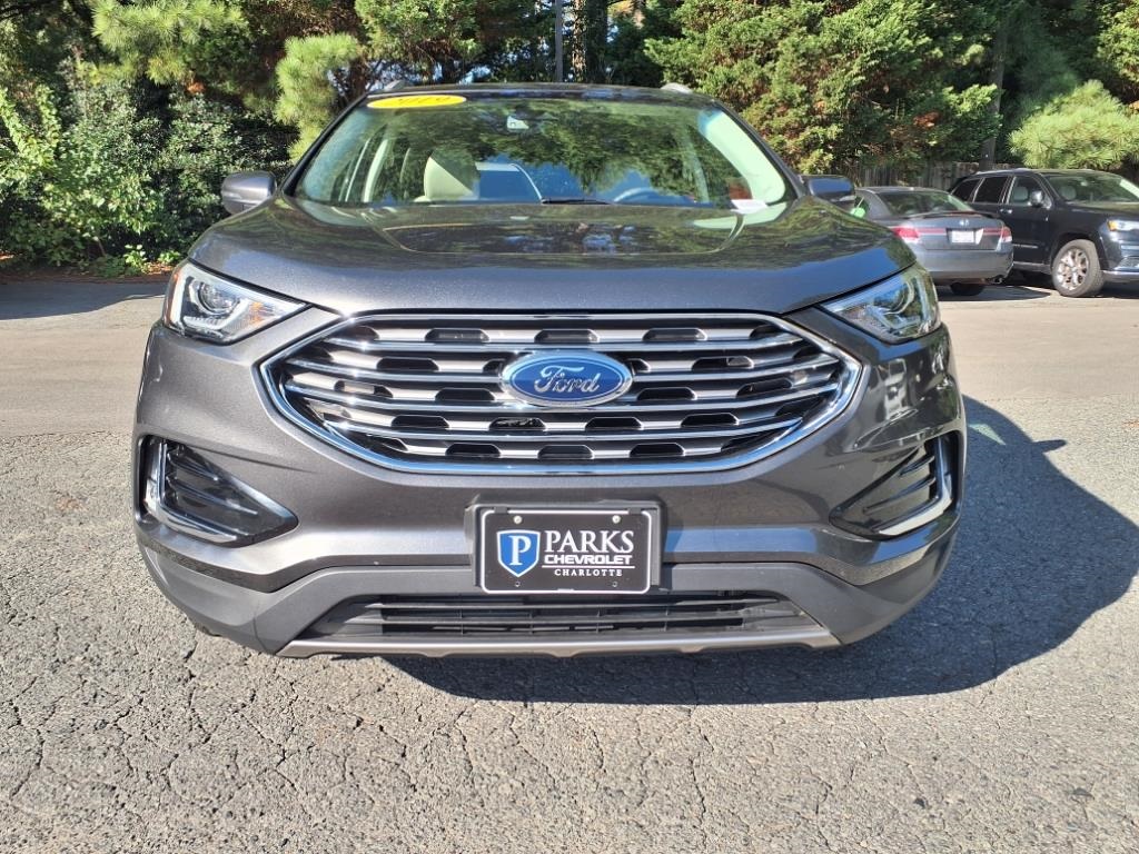 2019 Ford Edge Titanium photo 2