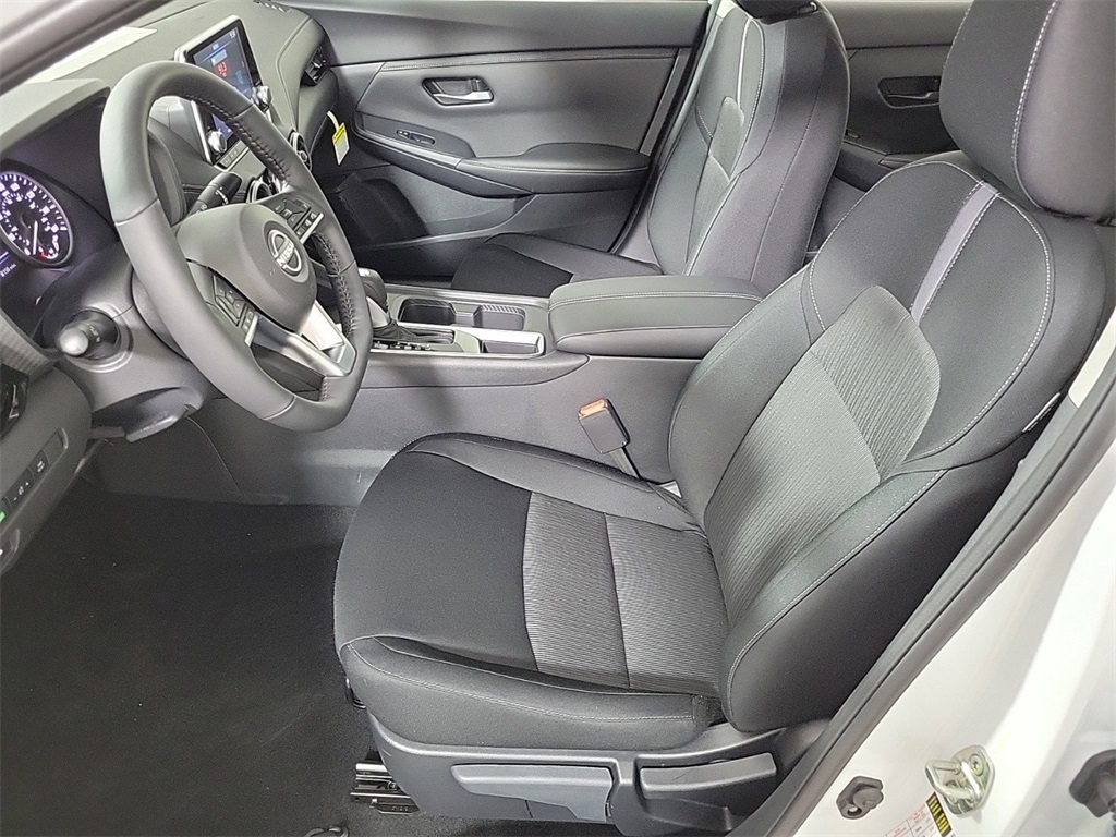 2025 Nissan Sentra SV photo 16