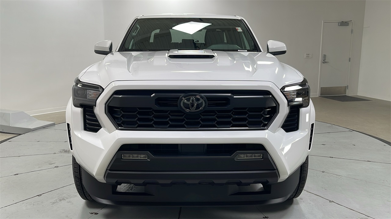 2025 Toyota Tacoma TRD Sport photo 2