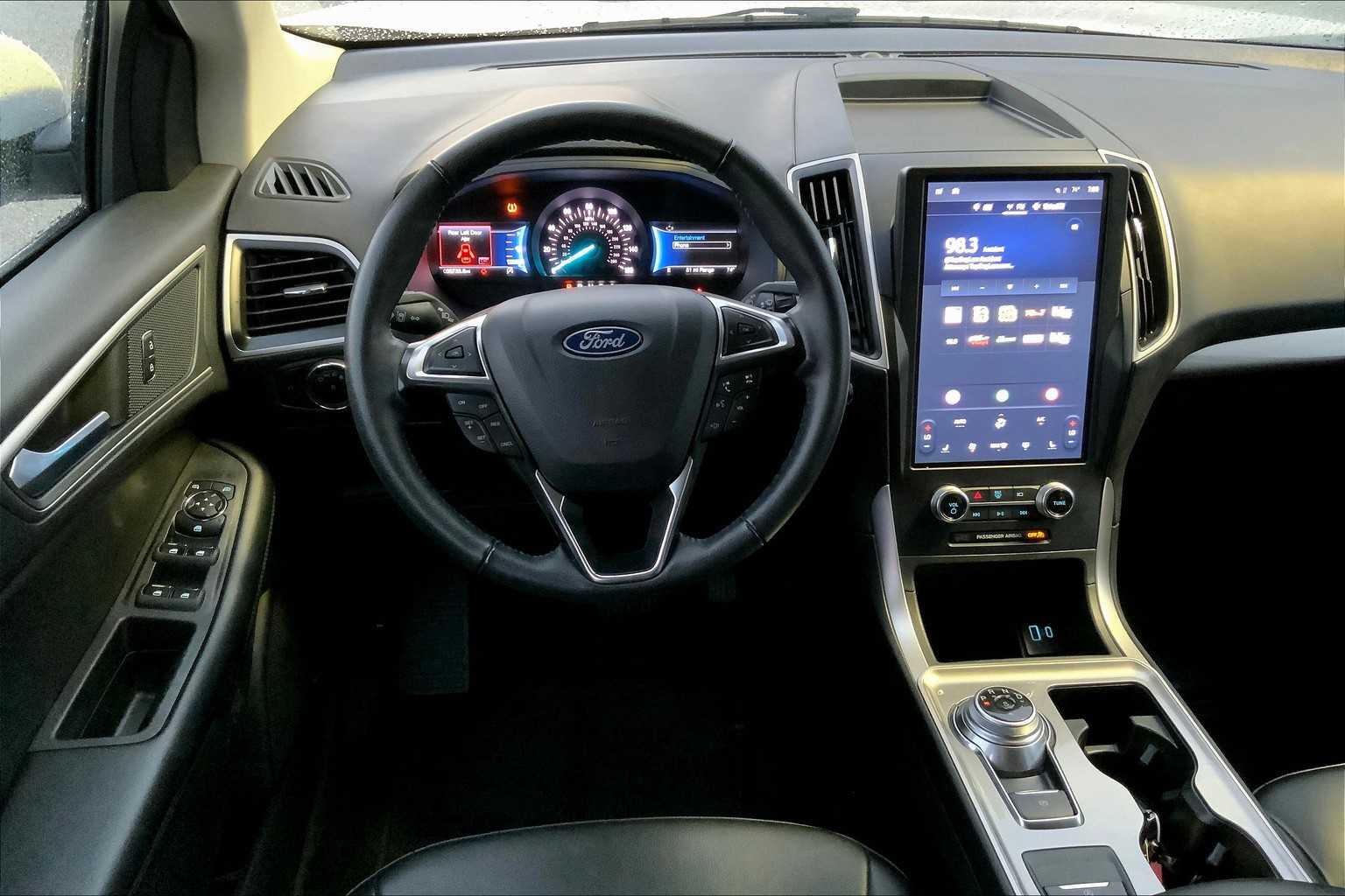 2024 Ford Edge SEL photo 5