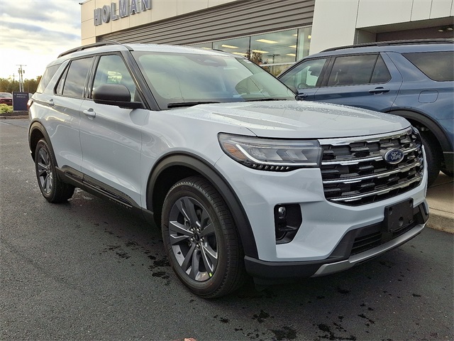 2026 Ford Explorer photo 2