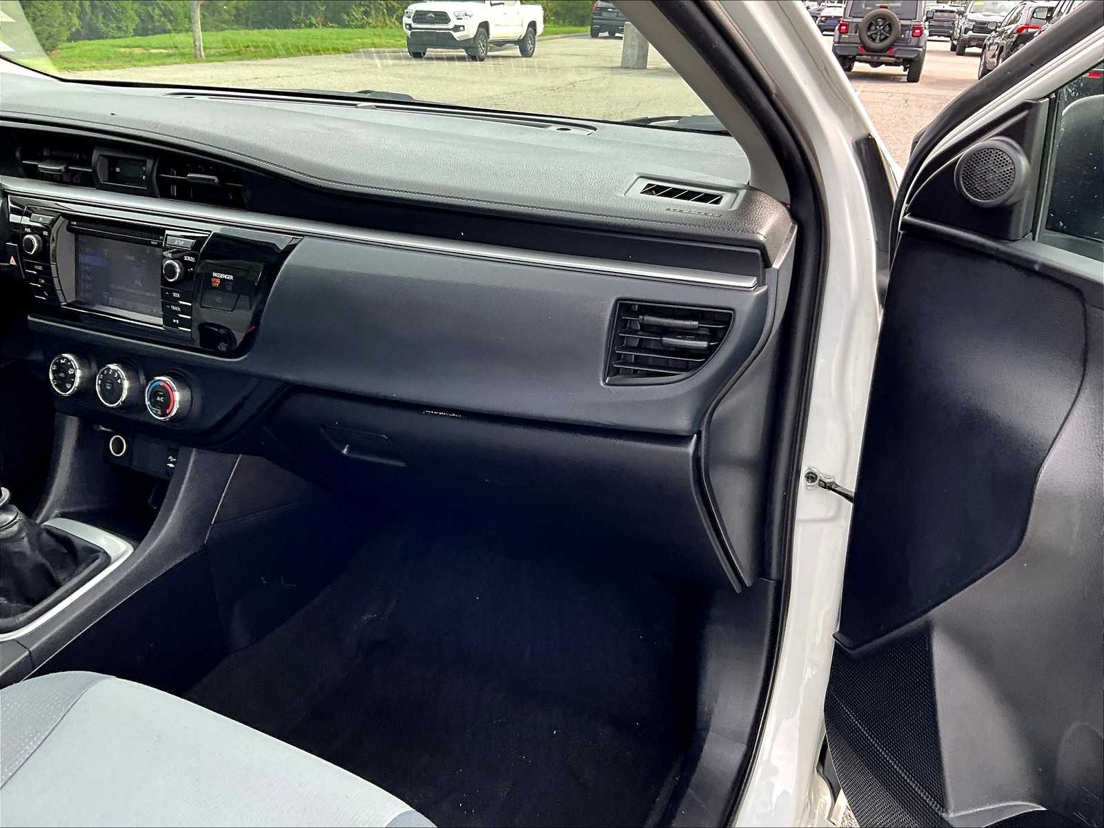 2016 Toyota Corolla L photo 13
