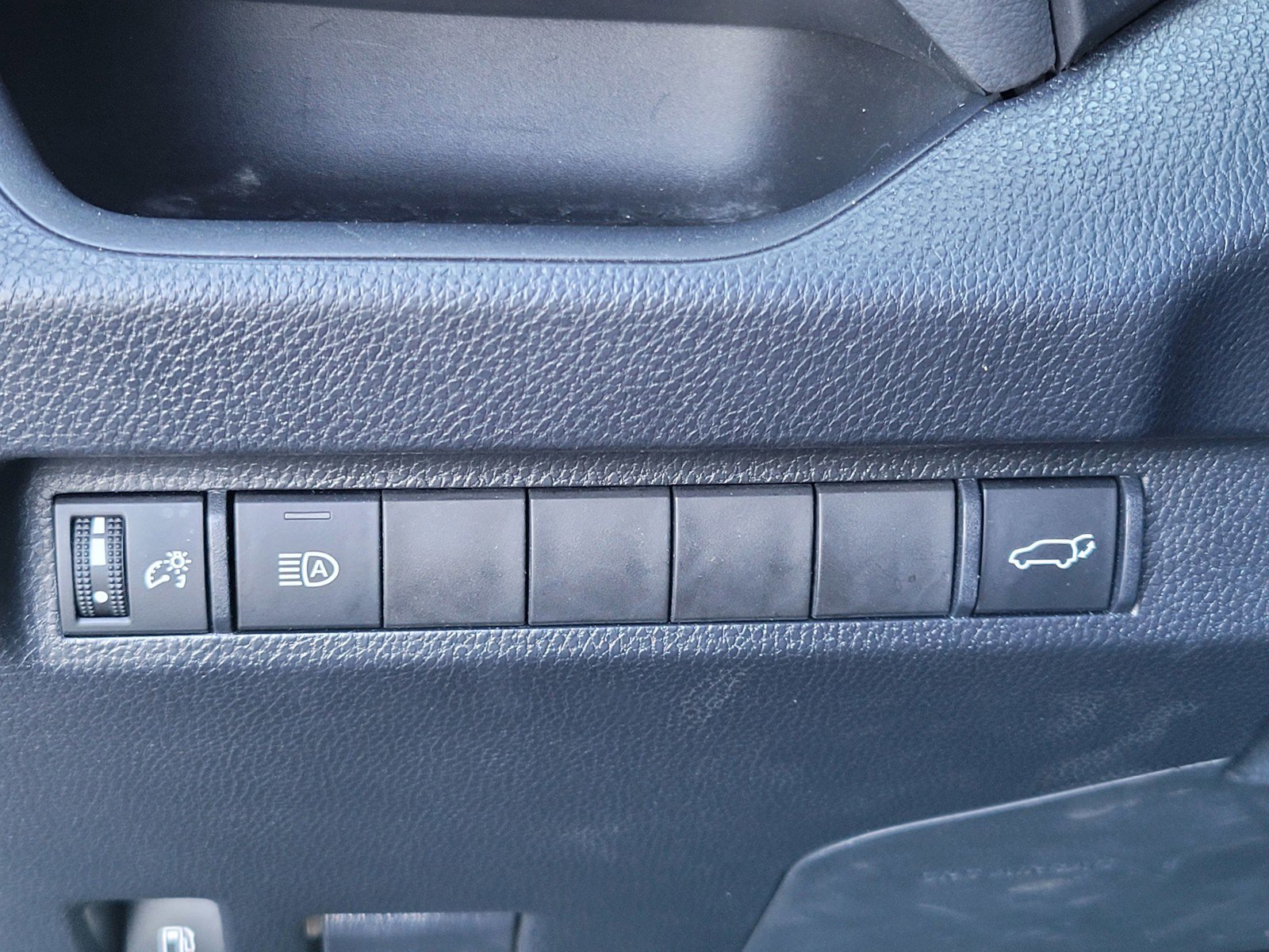 2023 Toyota RAV4 Hybrid XLE photo 23