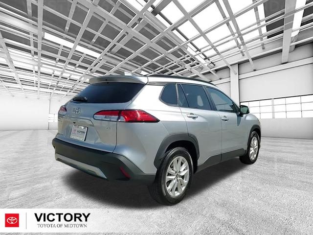 2024 Toyota Corolla Cross LE photo 3
