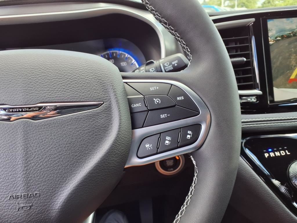 2026 Chrysler Pacifica photo 19