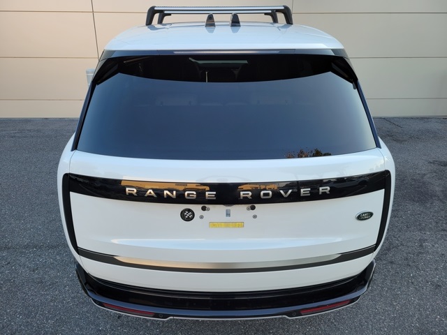 2023 Land Rover Range Rover SE photo 3