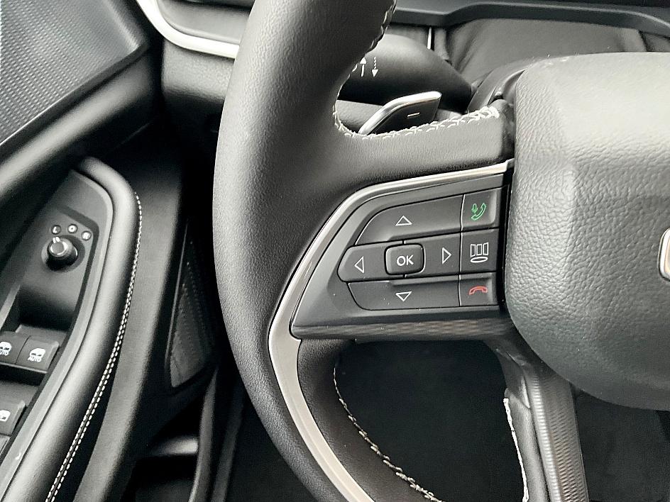 2025 Jeep Grand Cherokee Laredo photo 27
