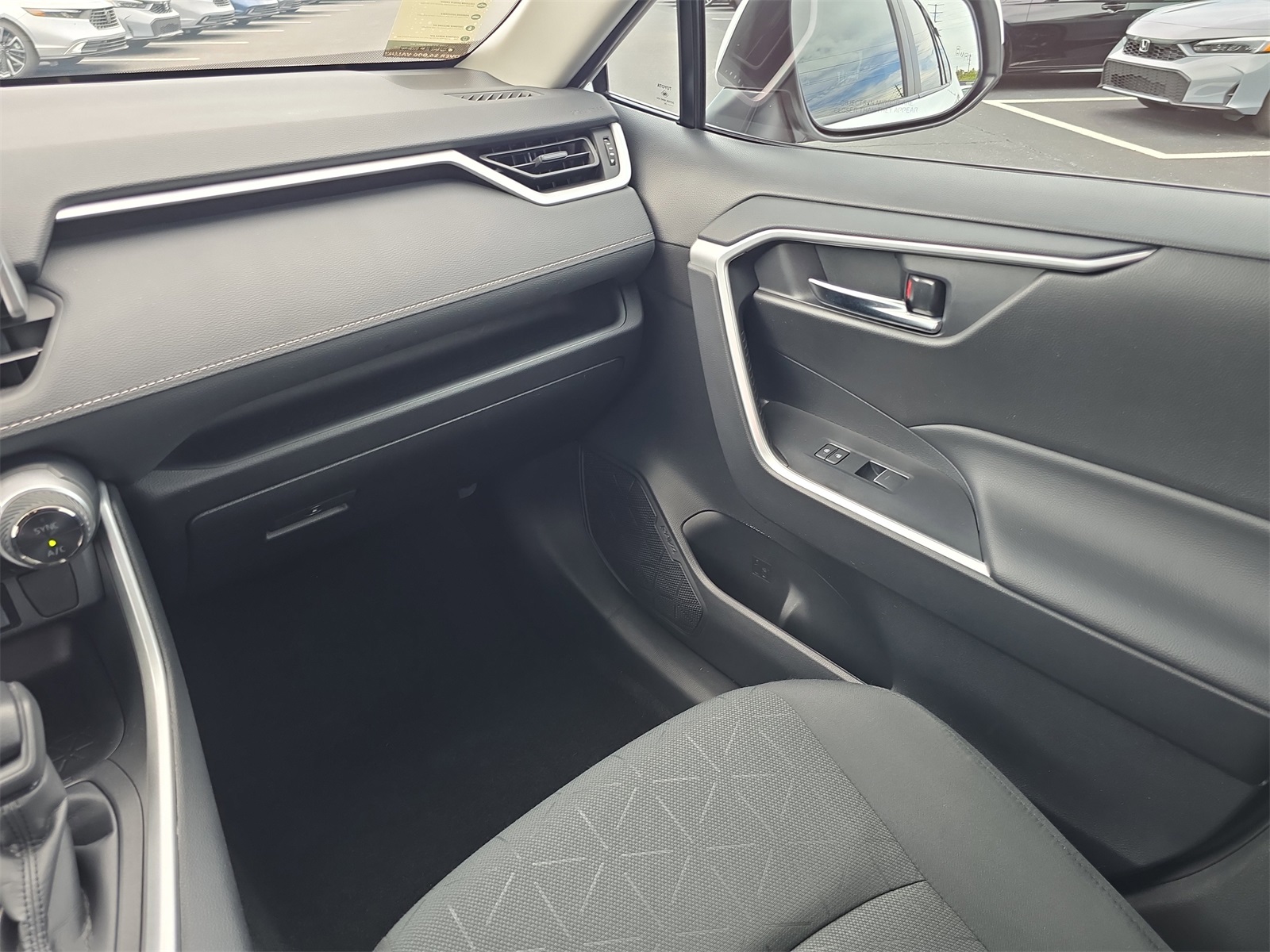 2024 Toyota RAV4 Hybrid XLE photo 12