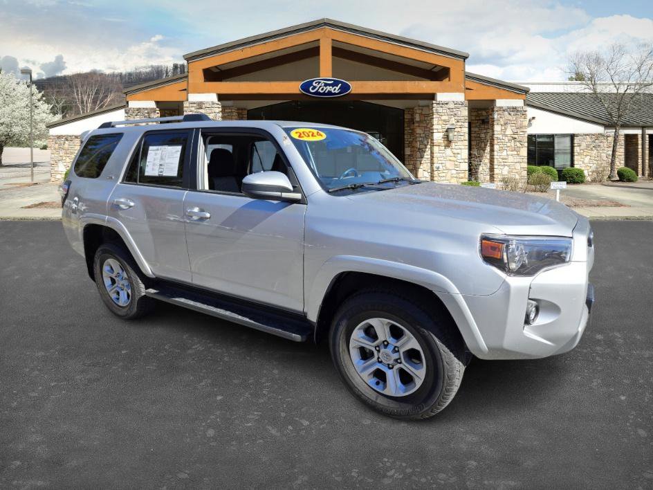 2024 Toyota 4Runner SR5 4WD photo 3