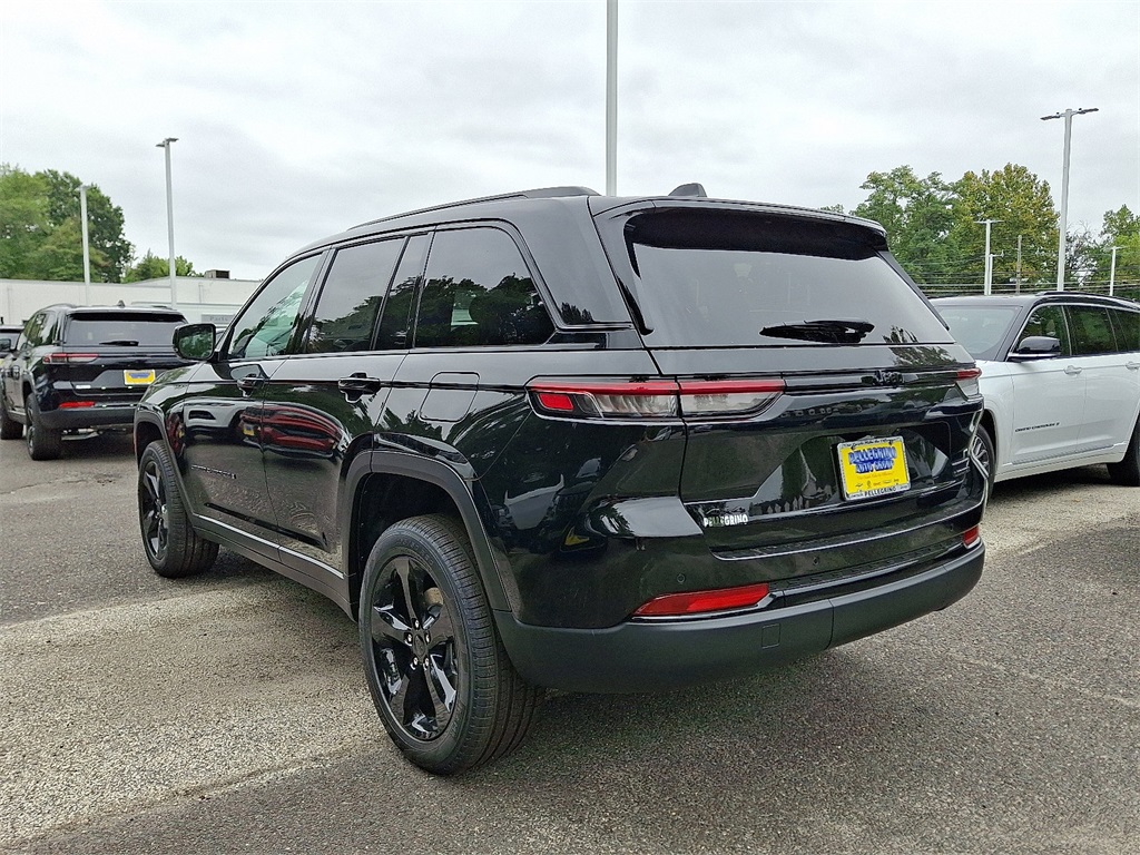 2025 Jeep Grand Cherokee Limited photo 3
