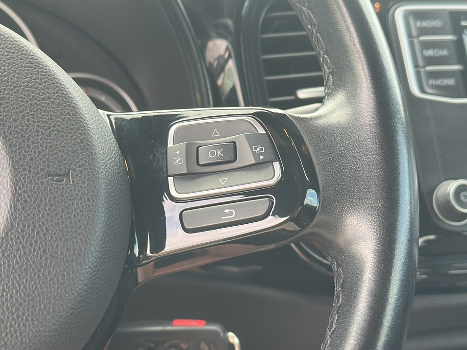 2019 Volkswagen Beetle Final Edition SEL photo 9