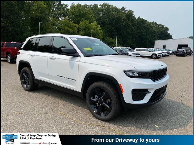 2025 Jeep Grand Cherokee Altitude's photo