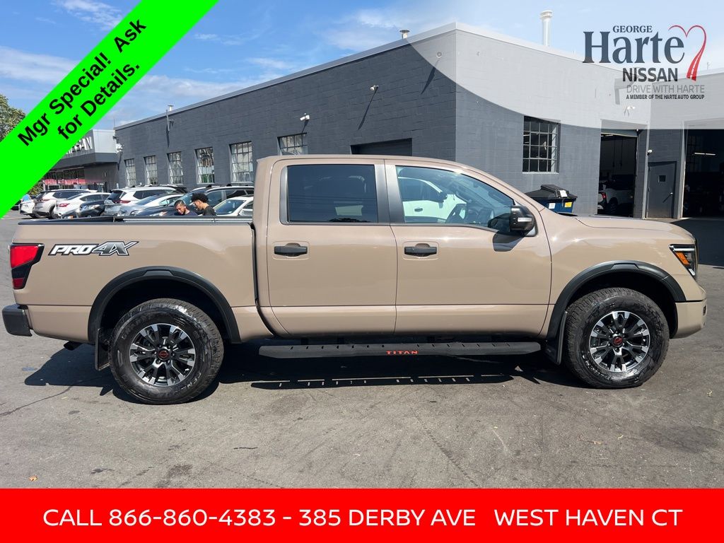 2024 Nissan Titan PRO-4X photo 5