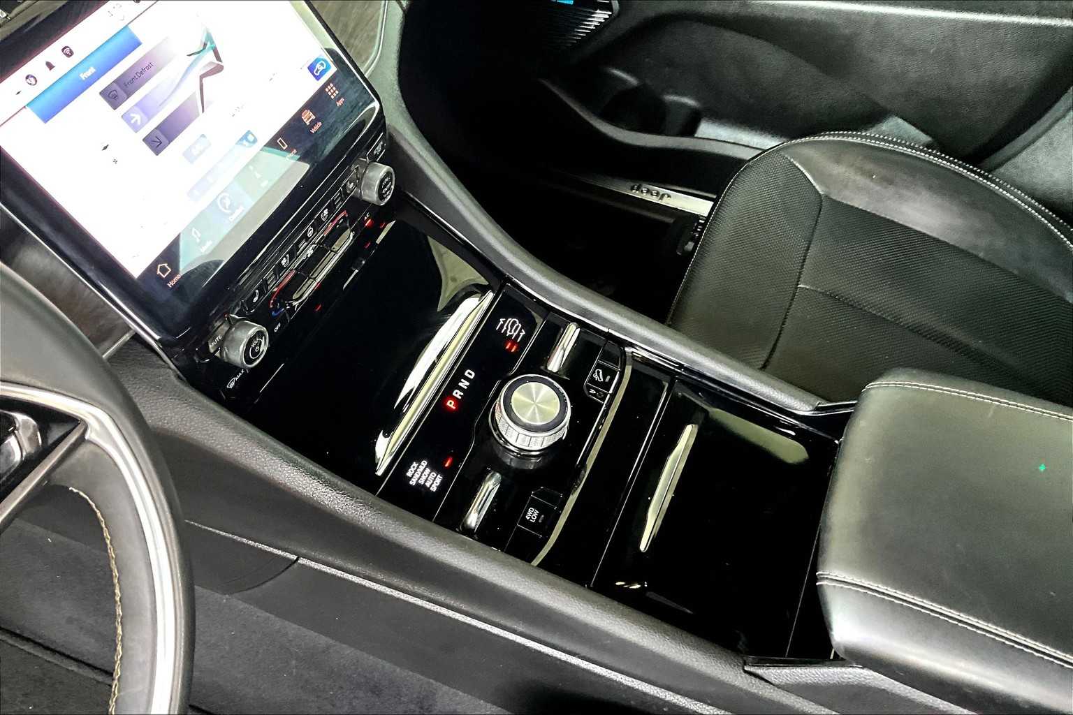 2023 Jeep Grand Cherokee Overland photo 16