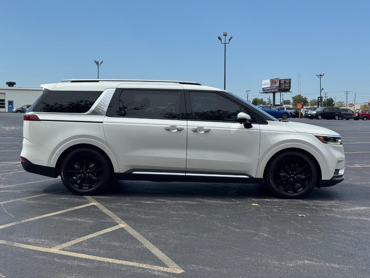2022 Kia Carnival SX Prestige photo 2