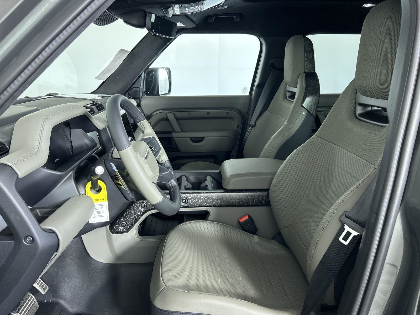 2025 Land Rover Defender 110 photo 22