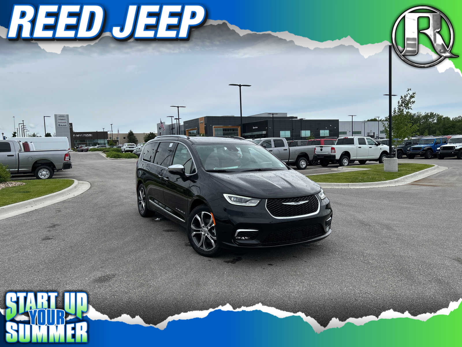 New 2024 Chrysler Pacifica Pinnacle Minivan, Passenger in C24026