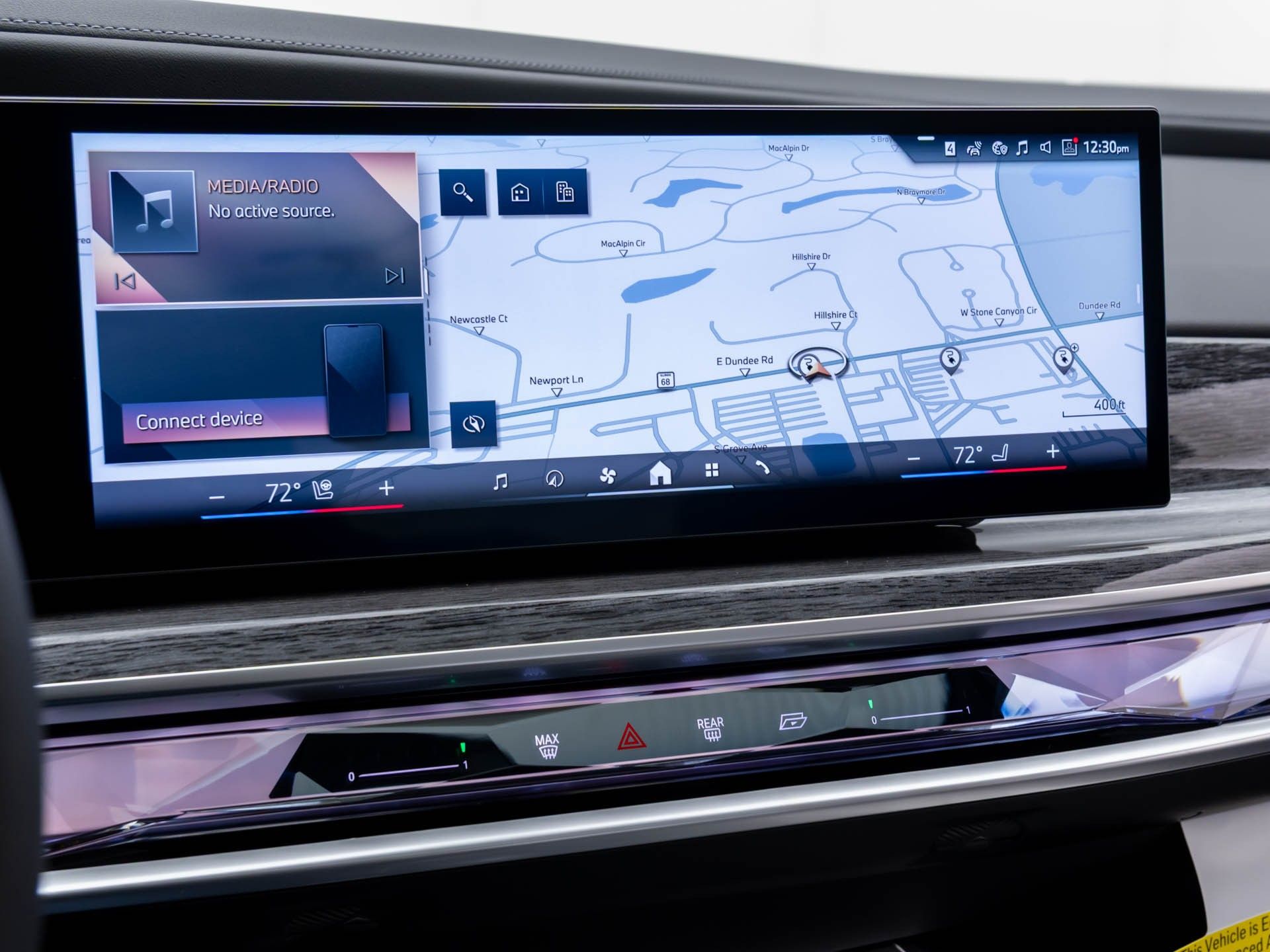 New 2025 Mineral White Metallic BMW 750e xDrive image 23