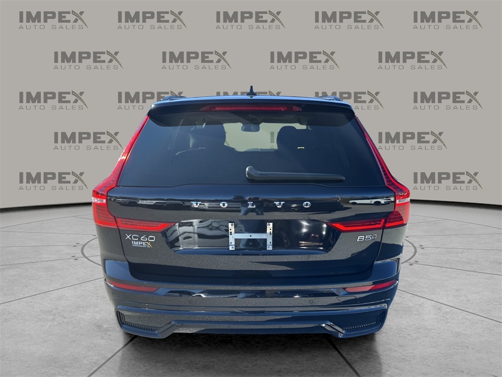 2025 Volvo XC60 B5 Plus photo 4