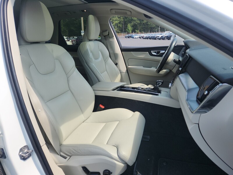 2019 Volvo XC60 T5 Momentum photo 15