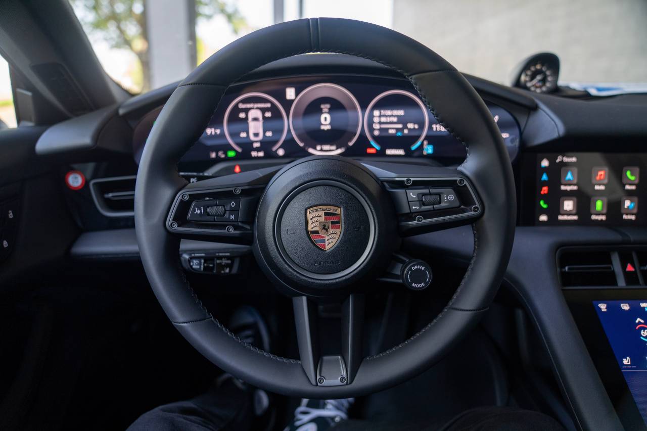 2025 Porsche Taycan 4 photo 7