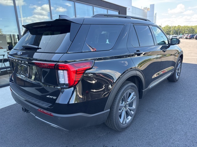 2025 Ford Explorer photo 3