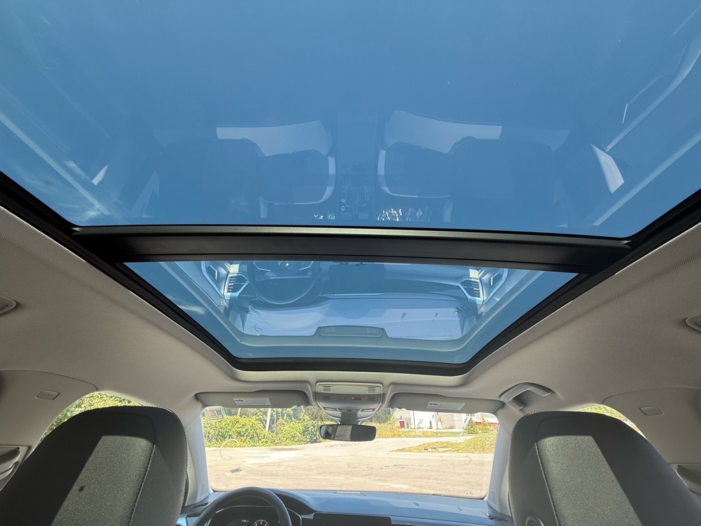 2025 Volkswagen Taos SE photo 21