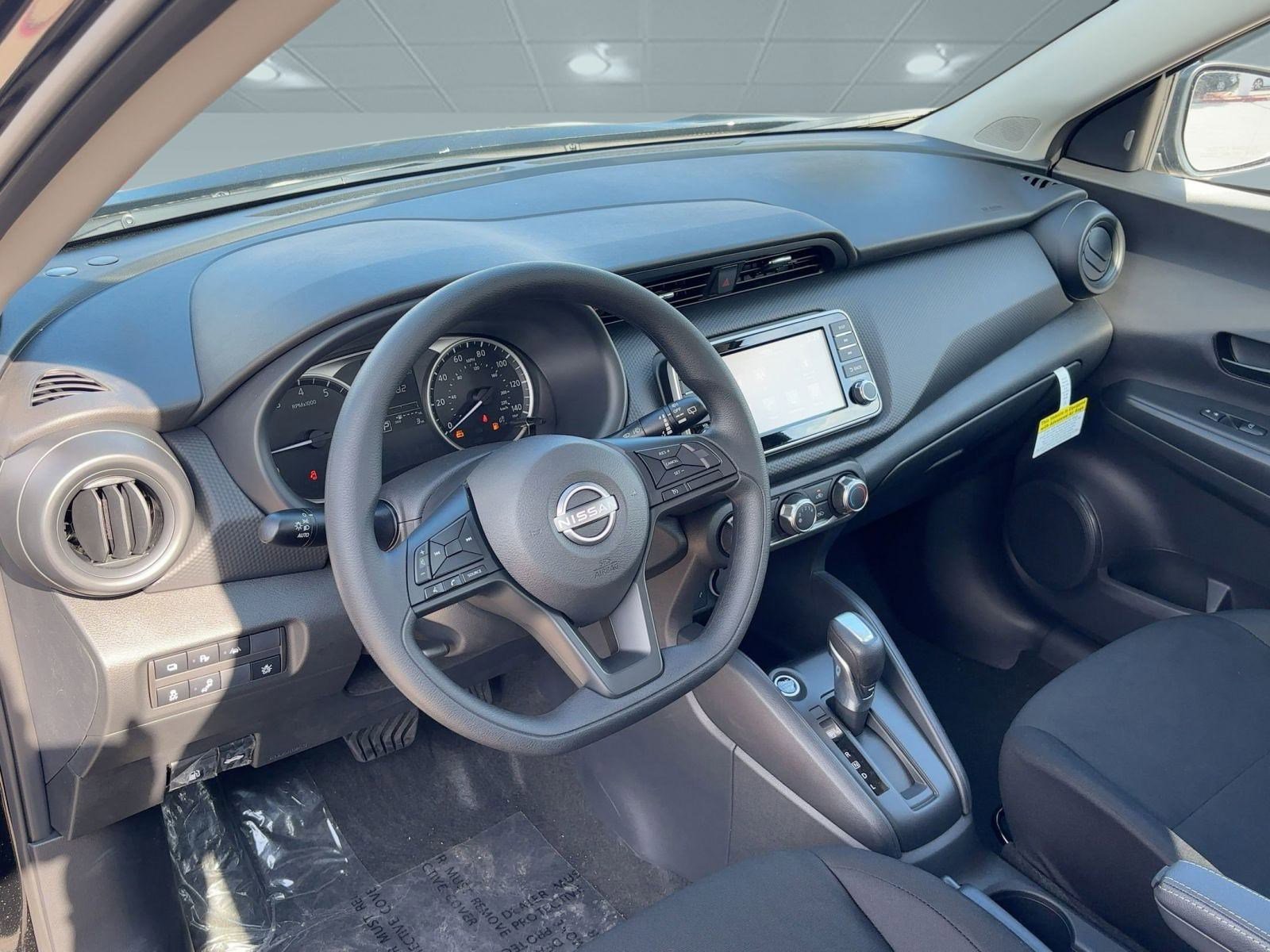 2025 Nissan Kicks Play S photo 4