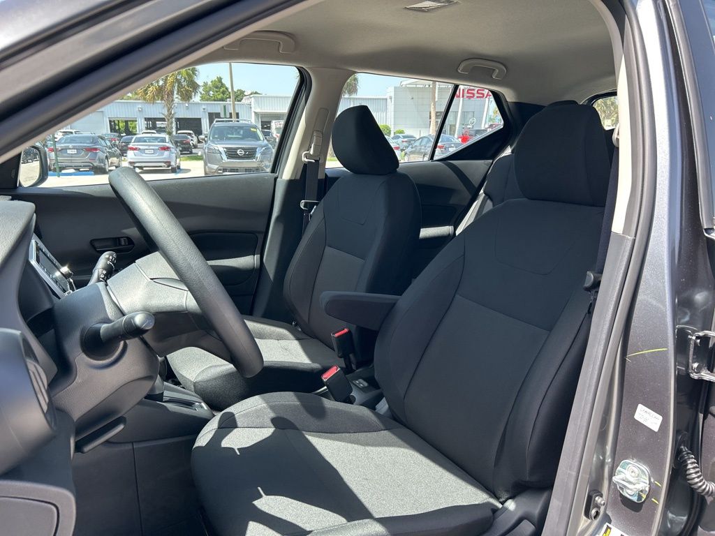 2025 Nissan Kicks Play S photo 12