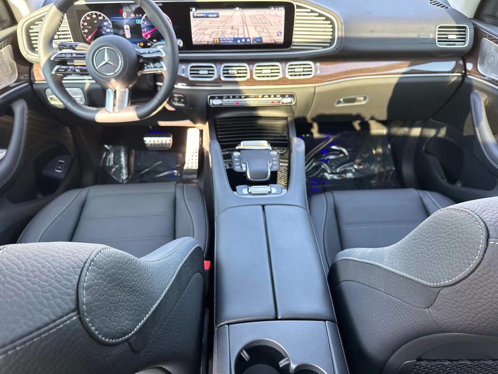 2026 Mercedes Benz GLS 450 4MATIC photo 17