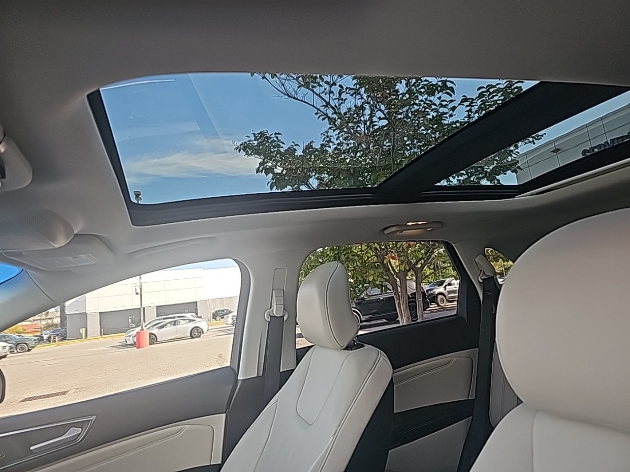 2016 Ford Edge Titanium photo 4