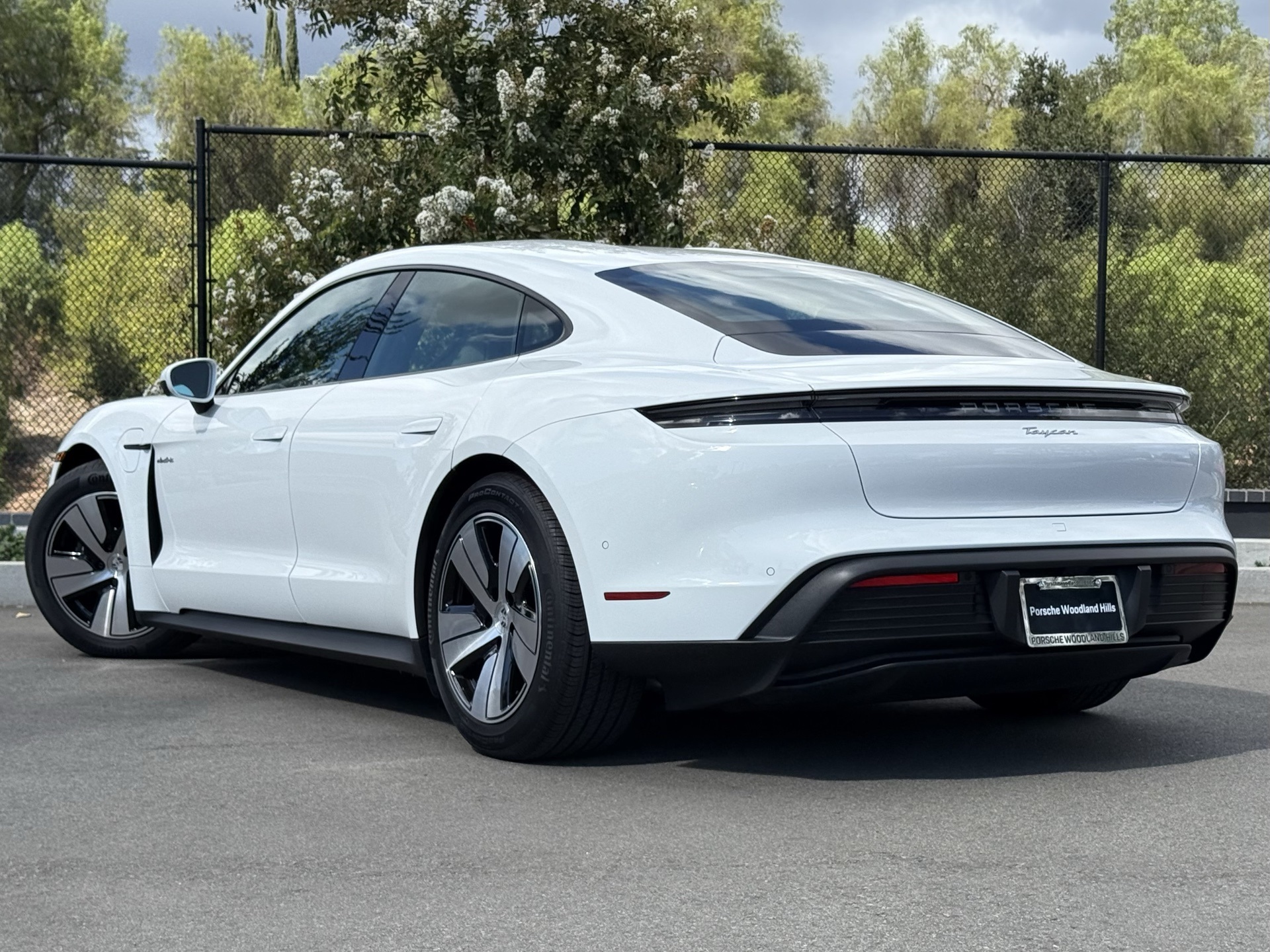 2025 Porsche Taycan photo 3