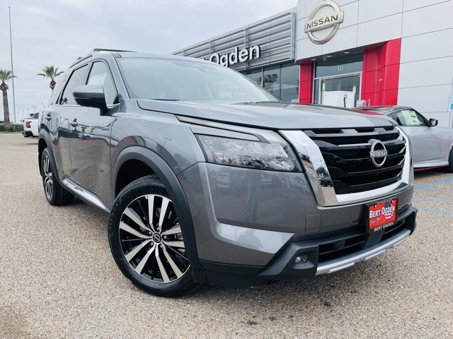 2025 Nissan Pathfinder Platinum's photo