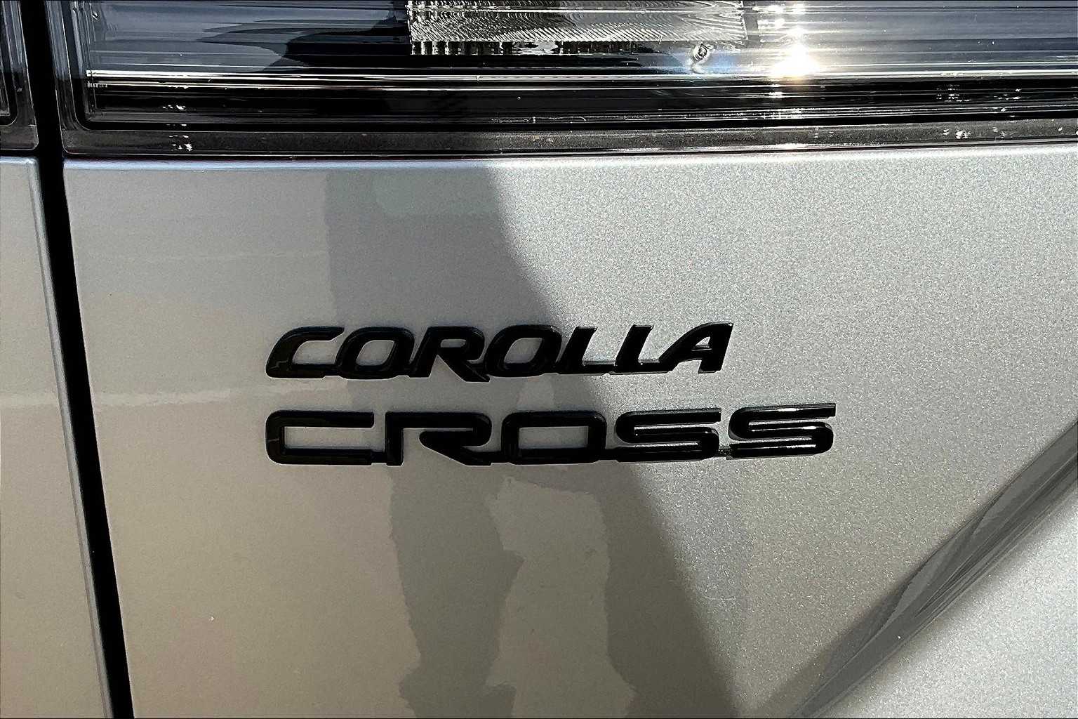 2024 Toyota Corolla Cross Hybrid XSE photo 9